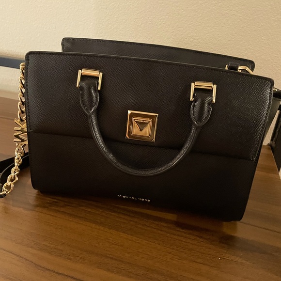 Michael Kors black medium sized bag with strap. - Picture 1 of 2